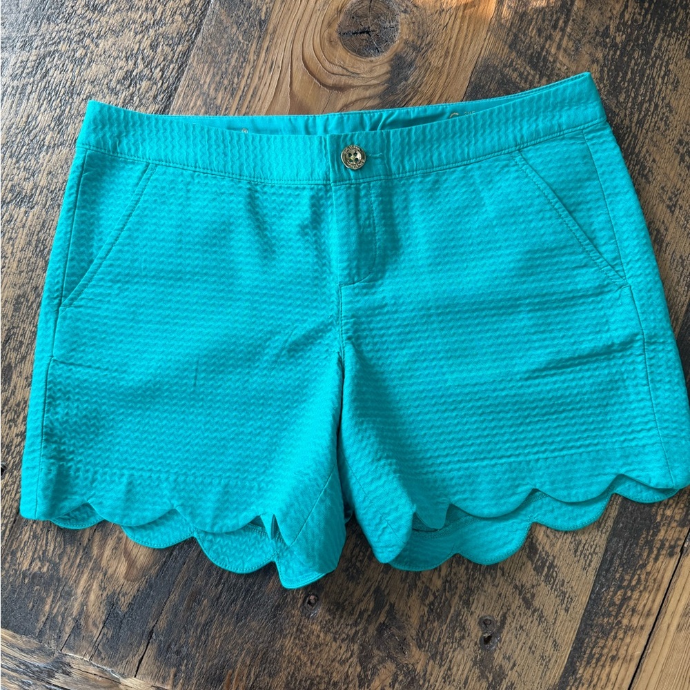 Lilly Pulitzer size 6 Turquoise Scalloped Women Shorts